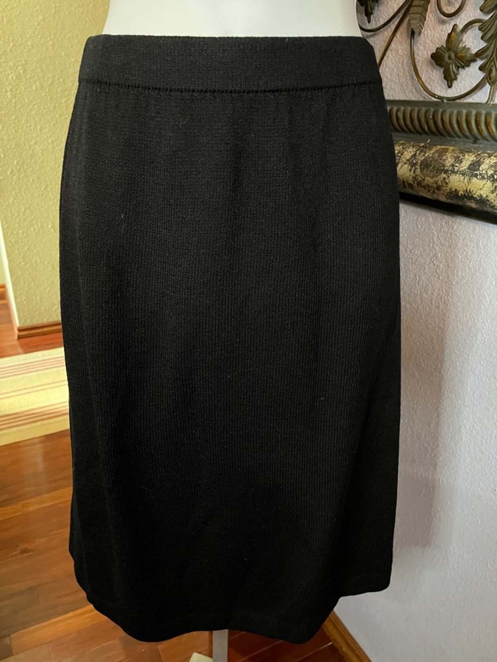 EUC ST. John Classic Black Knit Pencil Skirt Sz 12